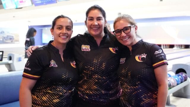 equipo femenino de boliche