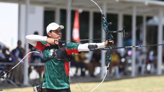 individual masculino recurvo