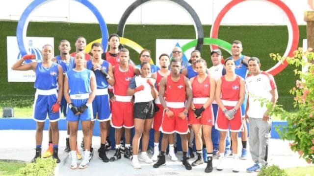 Boxeadores de la selección Boxeo RD 2026 en entrenamiento