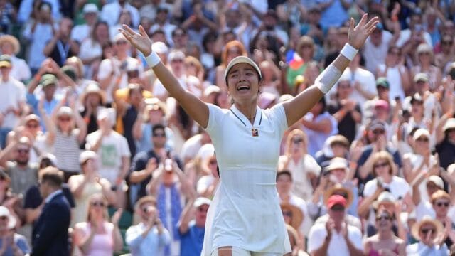 Alexandra Eala celebra su victoria en Wimbledon 2026 ante Iga Swiatek