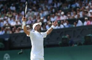 Novak Djokovic celebra su victoria número 106 en Wimbledon