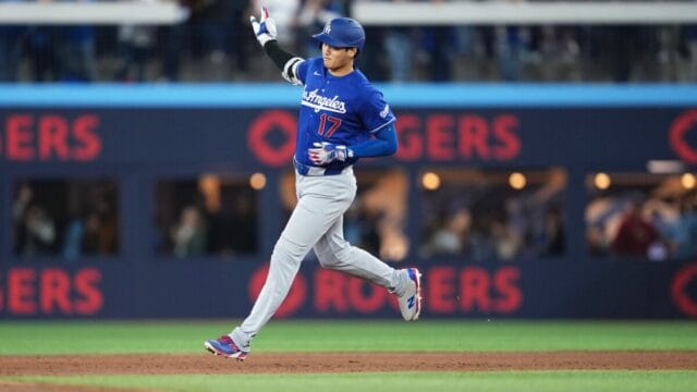 Shohei Ohtani celebra su jonrón 300 con los Dodgers ante los Rockies