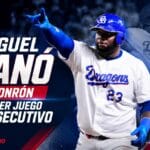 Miguel Sanó celebra su jonrón con los Dragones de Chunichi en la NPB