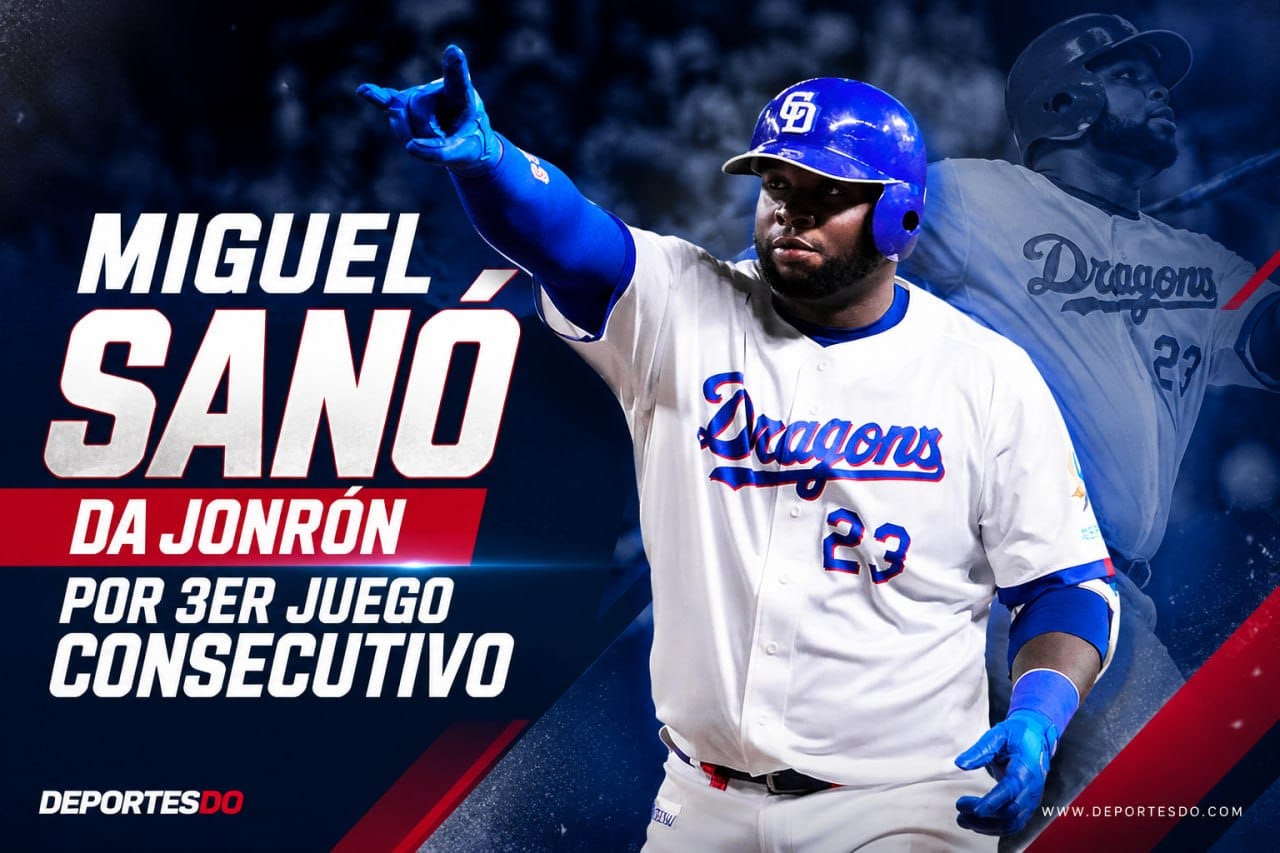 Miguel Sanó celebra su jonrón con los Dragones de Chunichi en la NPB