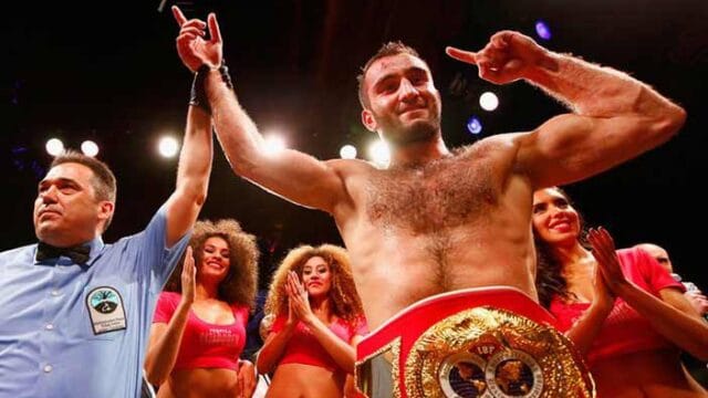 Murat Gassiev retiene título AMB tras vencer a Peter Kadiru por nocaut técnico