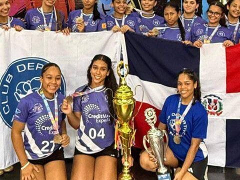 Jugadoras del Club Naco celebran el Club Naco oro Volleyballfest 2026