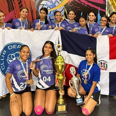 Jugadoras del Club Naco celebran el Club Naco oro Volleyballfest 2026