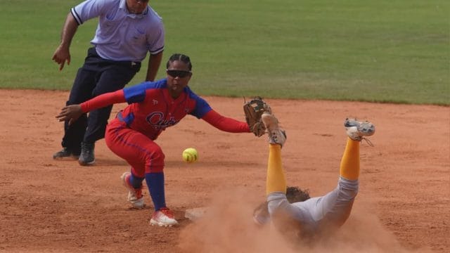 victoria en softbol femenino