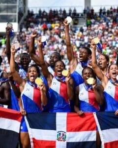 Atletas dominicanos celebran medallas en Santo Domingo 2026