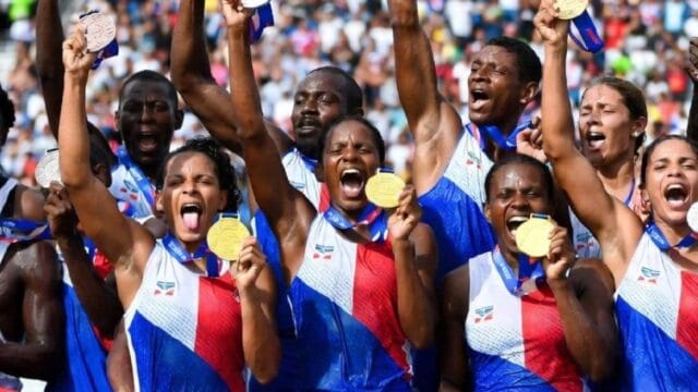 Atletas dominicanos celebran medallas en Santo Domingo 2026
