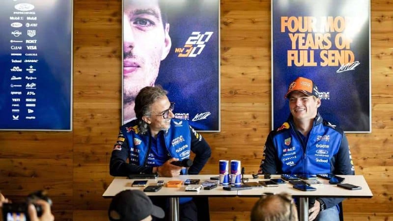 Max Verstappen firma su nuevo contrato hasta 2030 con Red Bull