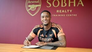 arsenal fichaje konsa