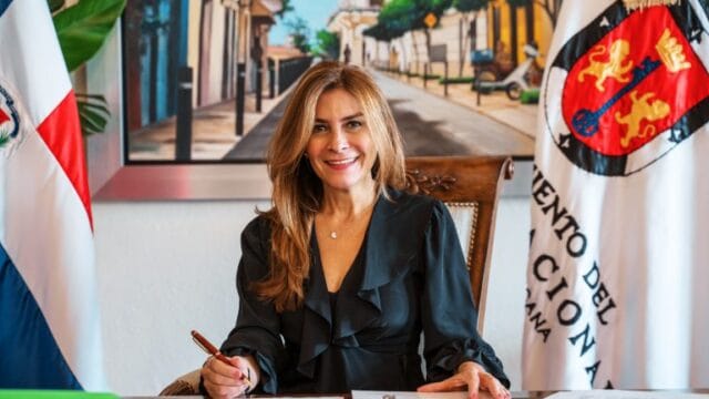 reconoce al comite organizador