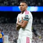 mbappe firma con on