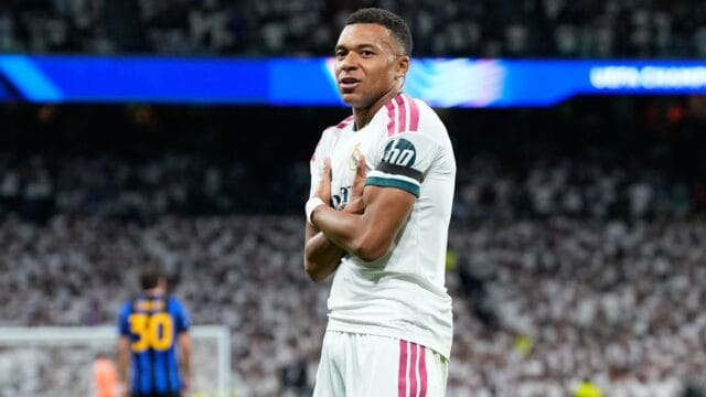 mbappe firma con on