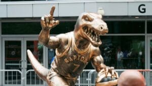 estatua de kyle lowry