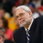 estatua de phil jackson