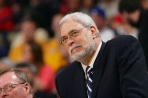 estatua de phil jackson