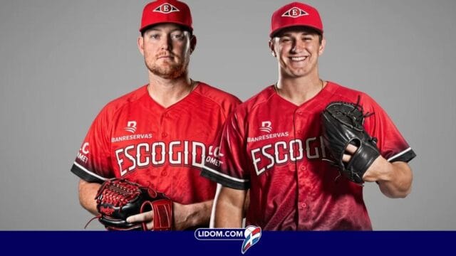Escogido Derek West Kelly Austin