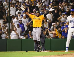Jorge Bonifacio triple