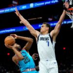 Dwight Powell Mavericks