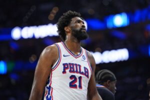 Joel Embiid fascitis plantar