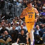 Lakers vencen a Warriors